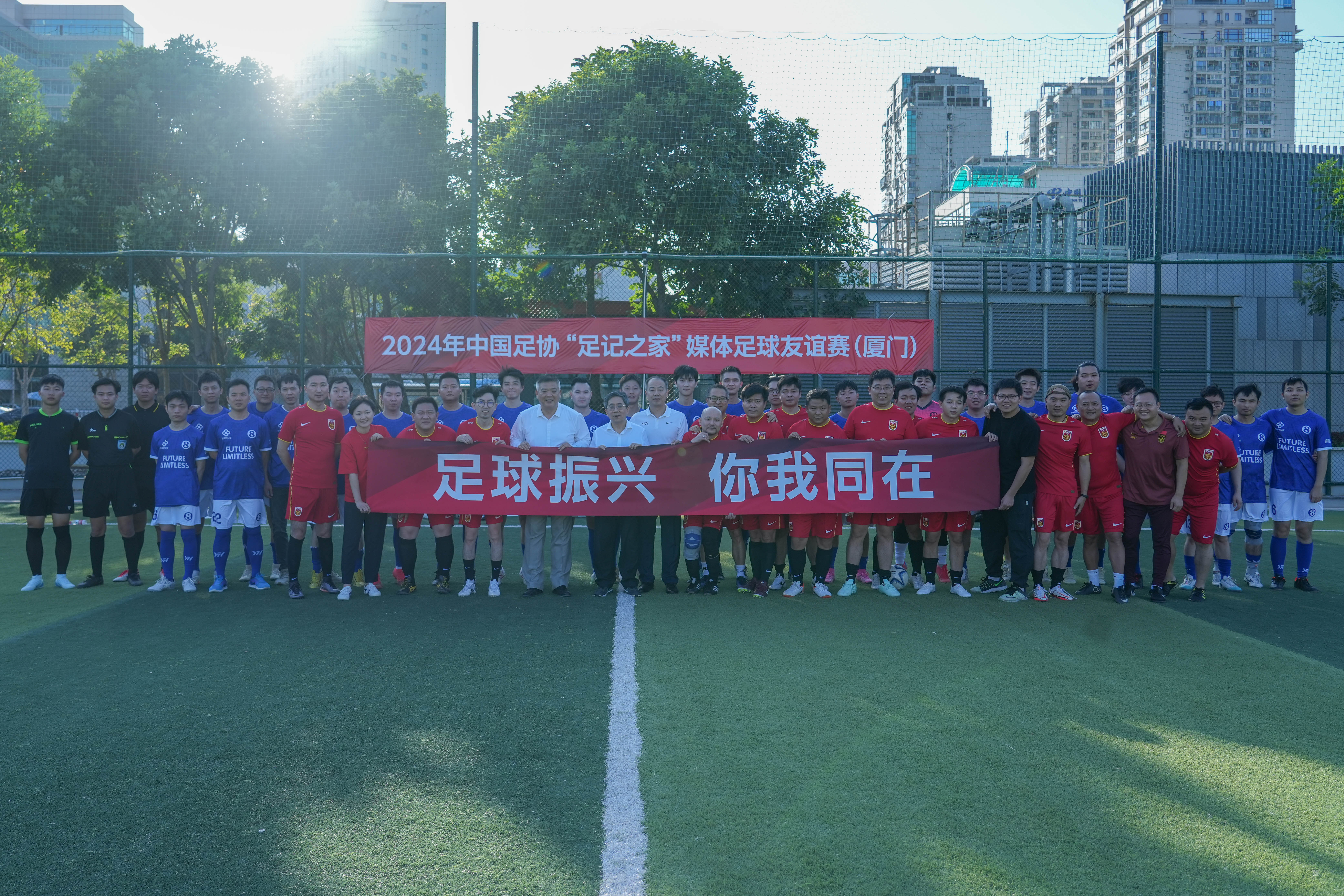 以球会友直播吧足球队4-5憾负全国足球媒体联队⚽