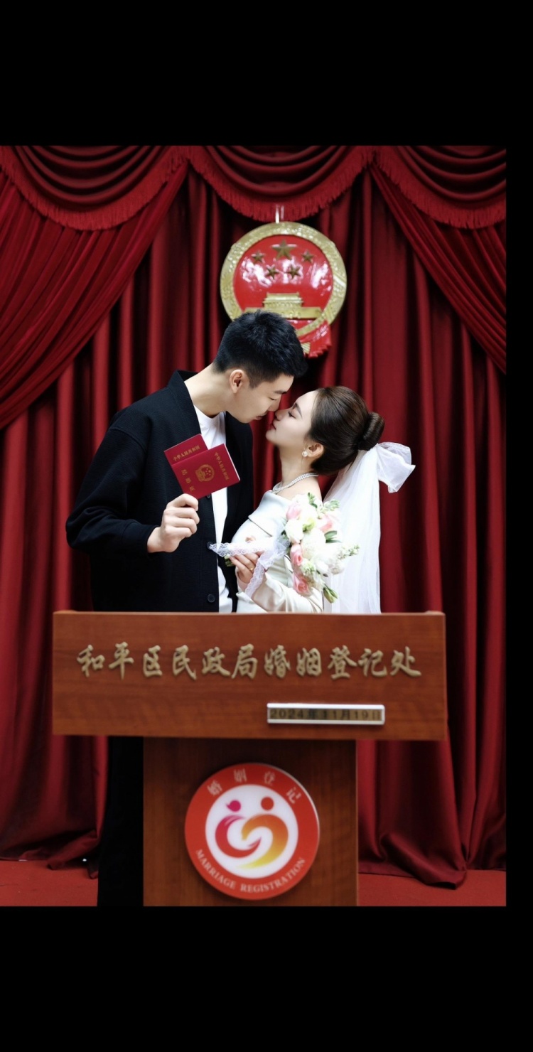 恭喜！辽宁球员俞泽辰今天与女友正式领证结婚